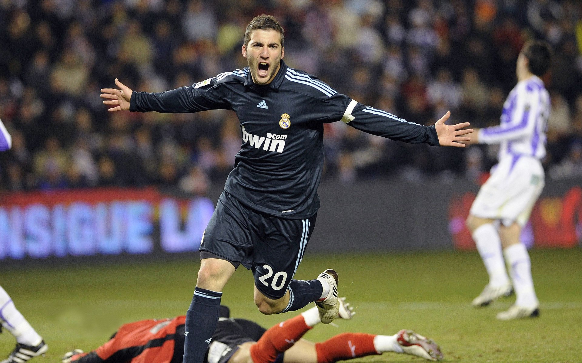 leyu乐鱼官网登录入口-中超联赛中国女足逆袭 球员拼劲十足，2020年中超女足