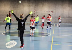 leyu乐鱼体育综合-四国蝶泳转身用时差距仅0.07秒，蝶泳转身动作