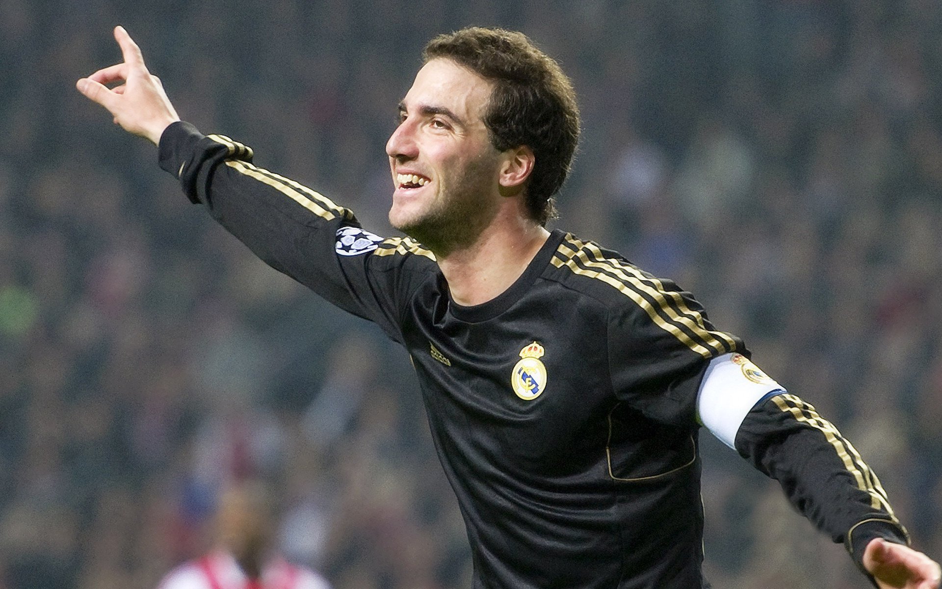 下载乐鱼体育APP-巴尔:全黑队的中场支柱,每次抢断和传球都为球队创造进攻机会